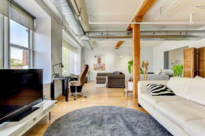 Unique Space Famed St Laurent Blvd Very Walkable
